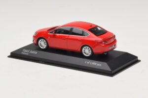 Opel Astra J Punane Minichamps 1:43 410042001 Metall - pilt 3/4