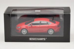 Opel Astra J Punane Minichamps 1:43 410042001 Metall - pilt 4/4