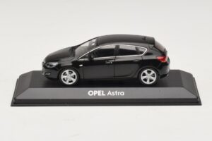 Opel Astra J Must Minichamps 1:43 ASTRA006 Metall