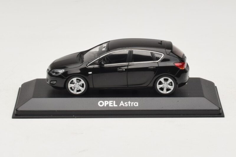 Opel Astra J Must Minichamps 1:43 ASTRA006 Metall