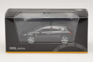 Opel Astra J Must Minichamps 1:43 ASTRA006 Metall - pilt 4/4