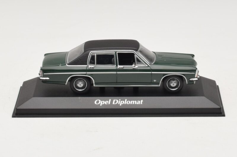 Opel Diplomat B Tumeroheline Maxichamps 1:43 940046070 Metall