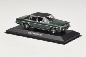 Opel Diplomat B Tumeroheline Maxichamps 1:43 940046070 Metall - pilt 3/4