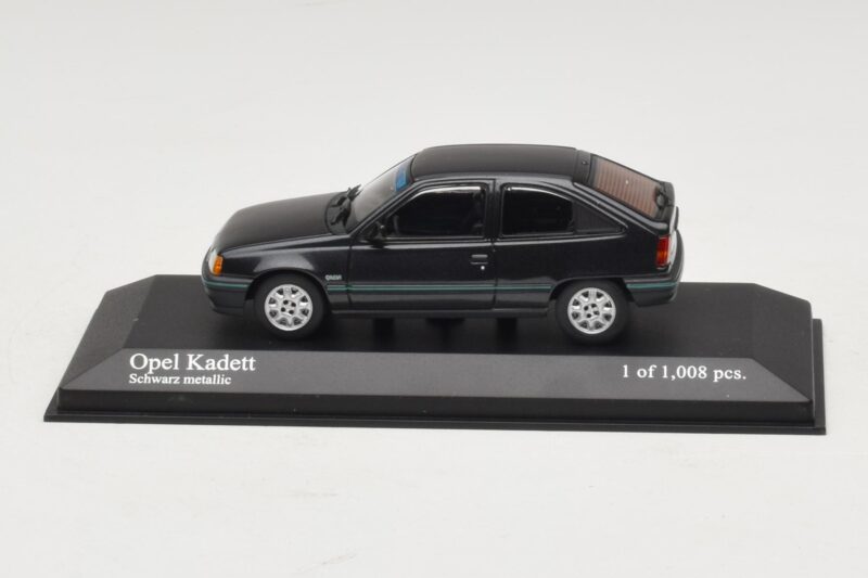 Opel Kadett E Black Metallic Minichamps 1:43 400045901 Metall