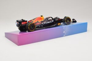 Oracle Red Bull Racing RB18 #11 S. Perez Miami GP 2022 Minichamps 1:18 113220511 Metall - pilt 3/7