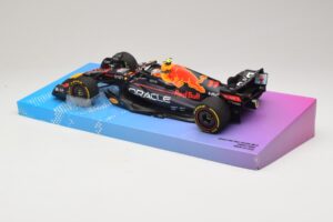 Oracle Red Bull Racing RB18 #11 S. Perez Miami GP 2022 Minichamps 1:18 113220511 Metall - pilt 5/7