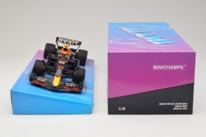 Oracle Red Bull Racing RB18 #11 S. Perez Miami GP 2022 Minichamps 1:18 113220511 Metall - pilt 6/7
