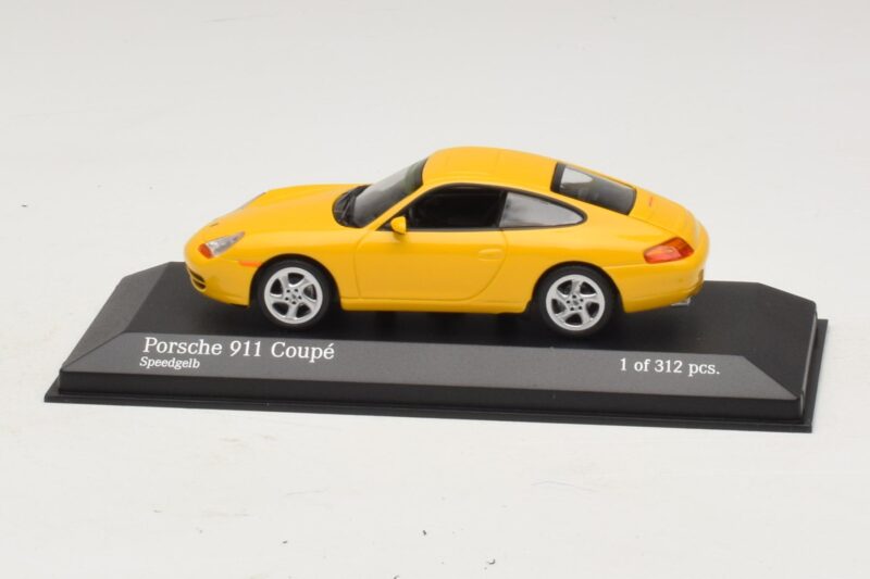 Porsche 911 991 Carrera Kollane Minichamps 1:43 Porsche 911 991 Carrera Kollane Minichamps 1:43 410060221 Metall