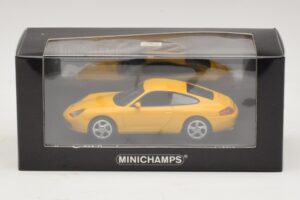 Porsche 911 991 Carrera Kollane Minichamps 1:43 410060221 Metall - pilt 4/4