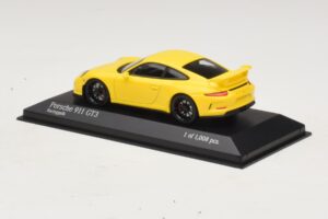 Porsche 911 991 GT3 Kollane Minichamps 1:43 410062021 Metall - pilt 3/4