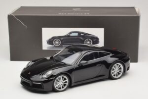 Porsche 911 992 Carrera 4S Must Minichamps 1:18 WAP0211120R992 Metall - pilt 6/6
