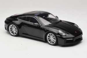 Porsche 911 992 Carrera 4S Must Minichamps 1:18 WAP0211120R992 Metall - pilt 4/6
