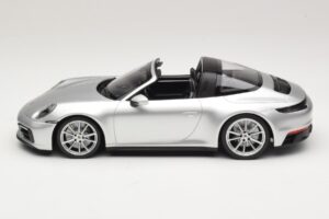 Porsche 911 992 Targa 4 GTS Hõbedane Minichamps 1:18 WAP0211460RTRG Metall - pilt 3/6