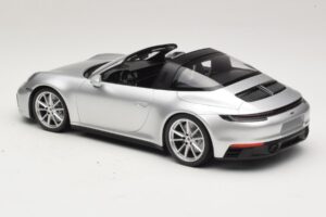 Porsche 911 992 Targa 4 GTS Hõbedane Minichamps 1:18 WAP0211460RTRG Metall - pilt 5/6