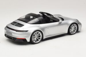 Porsche 911 992 Targa 4 GTS Hõbedane Minichamps 1:18 WAP0211460RTRG Metall - pilt 2/6