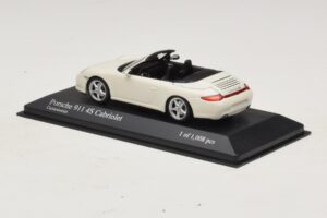 Porsche 911 997 Carrera 4S Kabriolett Valge Minichamps 1:43 400066431 Metall - pilt 3/4