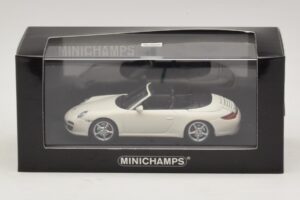 Porsche 911 997 Carrera 4S Kabriolett Valge Minichamps 1:43 400066431 Metall - pilt 4/4