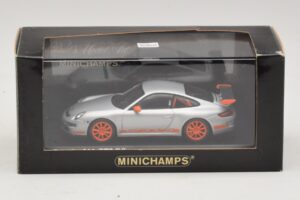 Porsche 911 997 GT3 RS Hõbe Minichamps 1:43 400066000 Metall - pilt 4/4