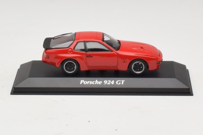 Porsche 924 GT Punane Maxichamps 1:43 Porsche 924 GT Punane Maxichamps 1:43 940066120 Metall
