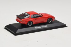 Porsche 924 GT Punane Maxichamps 1:43 940066120 Metall - pilt 2/4