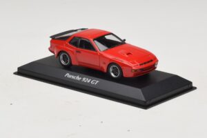 Porsche 924 GT Punane Maxichamps 1:43 940066120 Metall - pilt 3/4