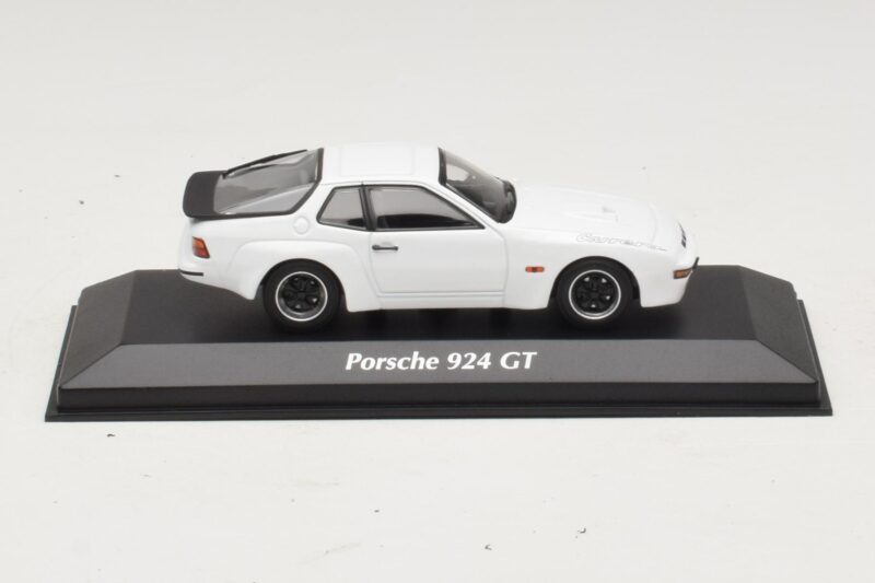 Porsche 924 GT Valge Maxichamps 1:43 Porsche 924 GT Valge Maxichamps 1:43 940066121 Metall