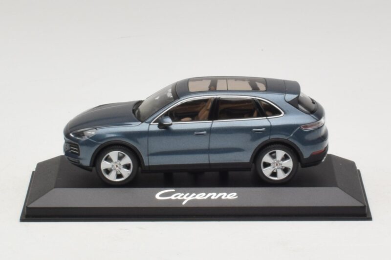 Porsche Cayenne E3 Blue Metallic Minichamps 1:43 Porsche Cayenne E3 Blue Metallic Minichamps 1:43 WAP0203110J Metall