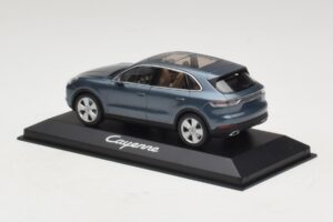 Porsche Cayenne E3 Blue Metallic Minichamps 1:43 WAP0203110J Metall - pilt 3/4