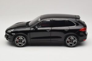 Porsche Cayenne Turbo S 92A Must Metallik Minichamps 1:18 110062100 Metall - pilt 4/8