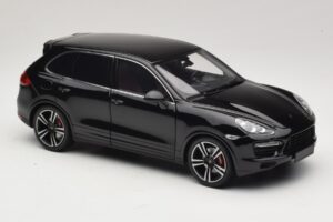 Porsche Cayenne Turbo S 92A Must Metallik Minichamps 1:18 110062100 Metall - pilt 6/8