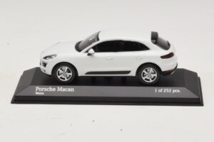 Porsche Macan 95B Valge Minichamps 1:43 410062601 Metall