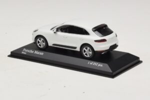 Porsche Macan 95B Valge Minichamps 1:43 410062601 Metall - pilt 3/4