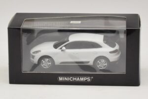 Porsche Macan 95B Valge Minichamps 1:43 410062601 Metall - pilt 4/4