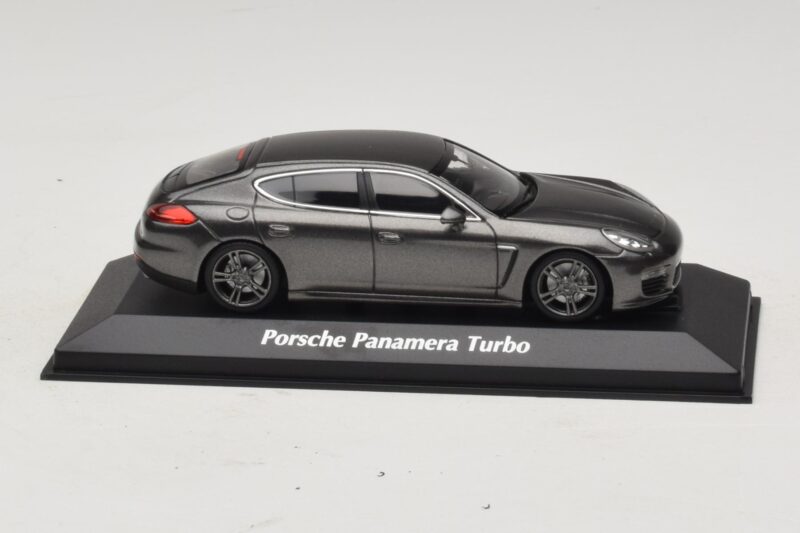 Porsche Panamera 970 Turbo Hall Metallik Maxichamps 1:43 Porsche Panamera 970 Turbo Hall Metallik Maxichamps 1:43 940062371 Metall