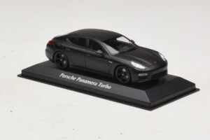 Porsche Panamera 970 Turbo Matt Must Maxichamps 1:43 940062370 Metall - pilt 3/4