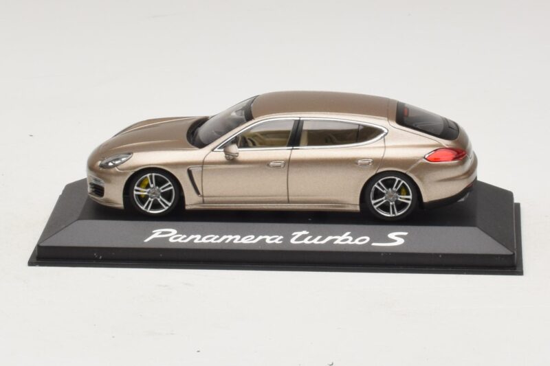 Porsche Panamera 970 Turbo S Pronks Metallik Minichamps 1:43 Porsche Panamera 970 Turbo S Pronks Metallik Minichamps 1:43 WAP0200600E Metall