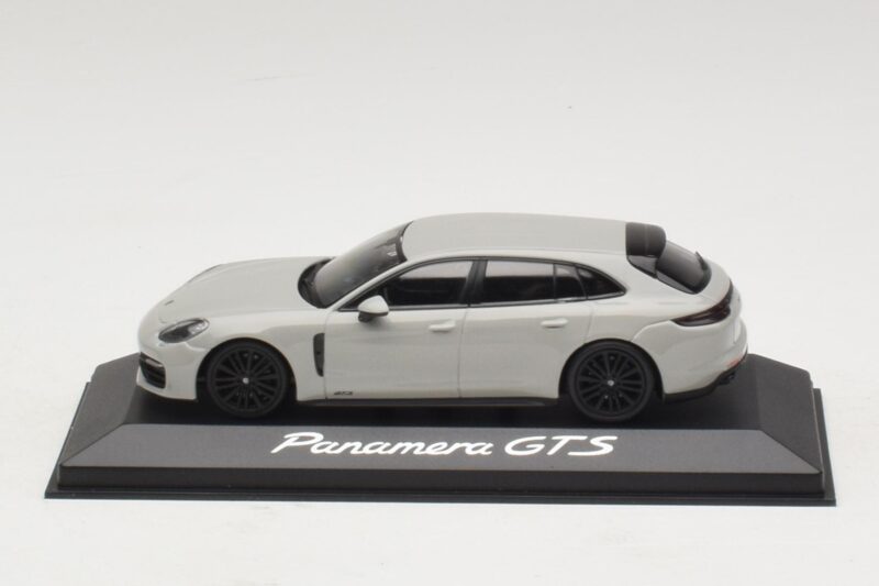 Porsche Panamera GTS 971 Chalk Grey Minichamps 1:43 Porsche Panamera GTS 971 Chalk Grey Minichamps 1:43 WAP0207640J Metall