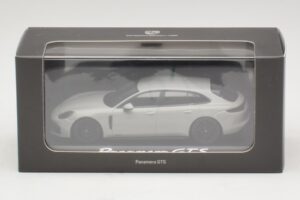Porsche Panamera GTS 971 Chalk Grey Minichamps 1:43 WAP0207640J Metall - pilt 4/4
