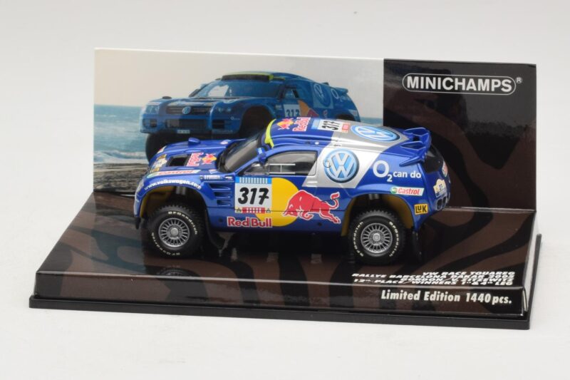 Volkswagen Race Touareg Red Bull #317 Gordon / von Zitzewitz Dakar Rally 2005 Minichamps 1:43 Volkswagen Race Touareg Red Bull #317 Gordon / von Zitzewitz Dakar Rally 2005 Minichamps 1:43 436055317 Metall