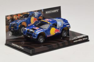 Volkswagen Race Touareg Red Bull Presentation Essen Motor Show 2004 Minichamps 1:43 436045300 Metall - pilt 2/5