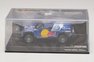 Volkswagen Race Touareg Red Bull Presentation Essen Motor Show 2004 Minichamps 1:43 436045300 Metall - pilt 4/5