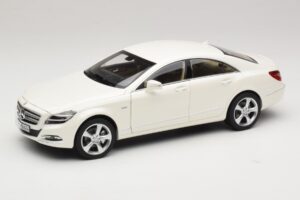 Mercedes CLS C218 kupee Brilliant White Metallic Norev 1:18 183943 Metall