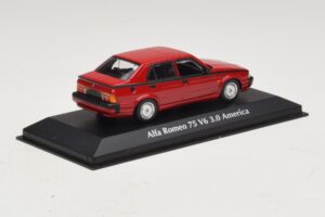 Alfa Romeo 75 V6 3.0 America Punane Maxichamps 1:43 940120461 Metall - pilt 2/5