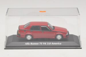 Alfa Romeo 75 V6 3.0 America Punane Maxichamps 1:43 940120461 Metall - pilt 4/5