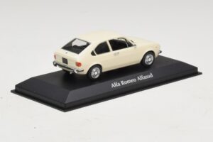 Alfa Romeo Alfasud Valge Maxichamps 1:43 940120101 Metall - pilt 2/5