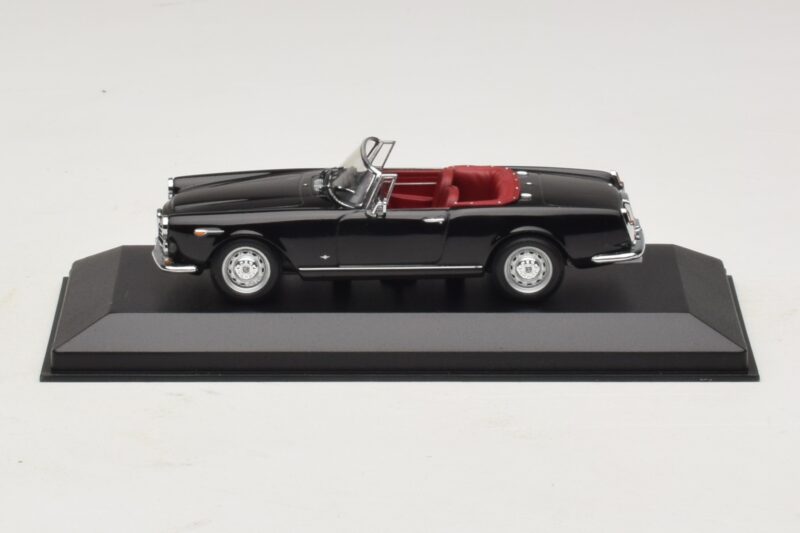 Alfa Romeo Giulia Spider Must Minichamps 1:43 400120730 Metall