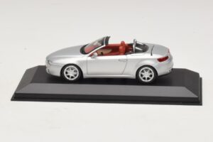 Alfa Romeo Giulia Spider Hõbedane Minichamps 1:43 Alfa Romeo Giulia Spider Hõbedane Minichamps 1:43 400120731 Metall