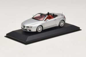 Alfa Romeo Giulia Spider Hõbedane Minichamps 1:43 400120731 Metall - pilt 2/5