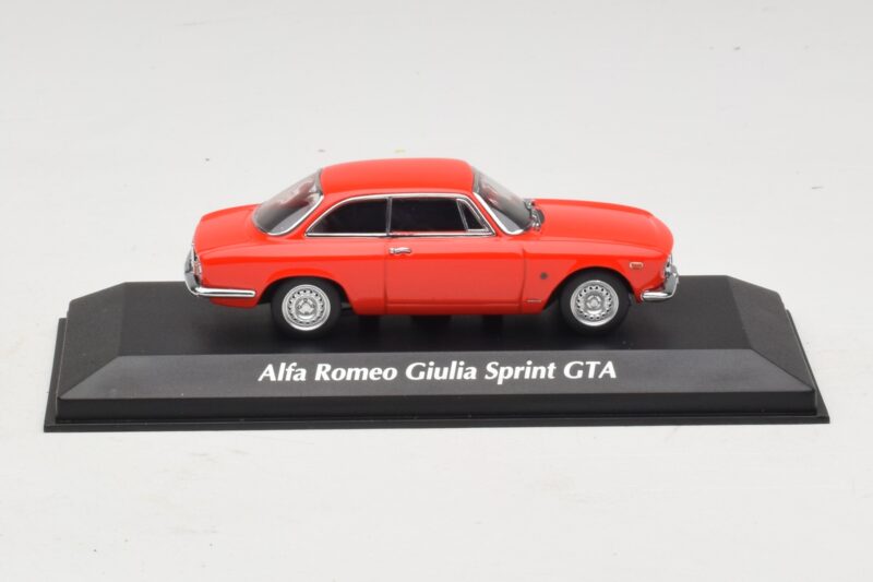 Alfa Romeo Giulia Sprint GTA Punane Maxichamps 1:43 940120440 Metall