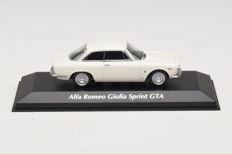 Alfa Romeo Giulia Sprint GTA Valge Maxichamps 1:43 940120441 Metall